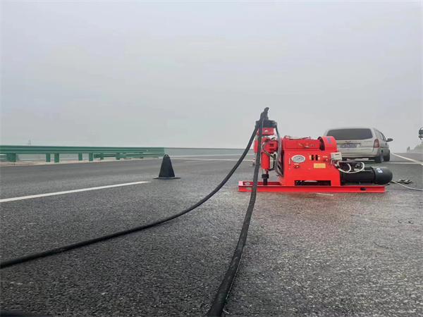 龙胜马路路基路面开裂下沉注浆加固灌浆